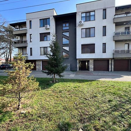 Kazanlak Large Guest House Apartment Near The Center With Full Kitchen & Dining Room, King Beds, Garden Patio, Free Parking & Self Check-In Extérieur photo