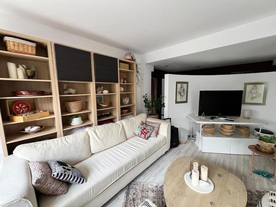 Kazanlak Large Guest House Apartment Near The Center With Full Kitchen & Dining Room, King Beds, Garden Patio, Free Parking & Self Check-In Extérieur photo