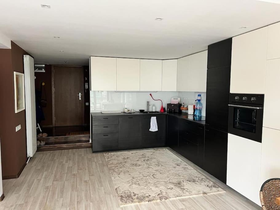 Kazanlak Large Guest House Apartment Near The Center With Full Kitchen & Dining Room, King Beds, Garden Patio, Free Parking & Self Check-In Extérieur photo