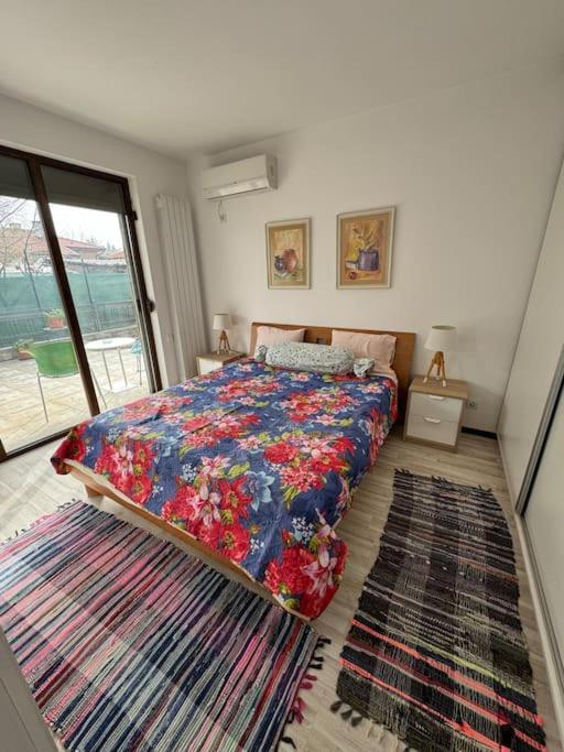 Kazanlak Large Guest House Apartment Near The Center With Full Kitchen & Dining Room, King Beds, Garden Patio, Free Parking & Self Check-In Extérieur photo