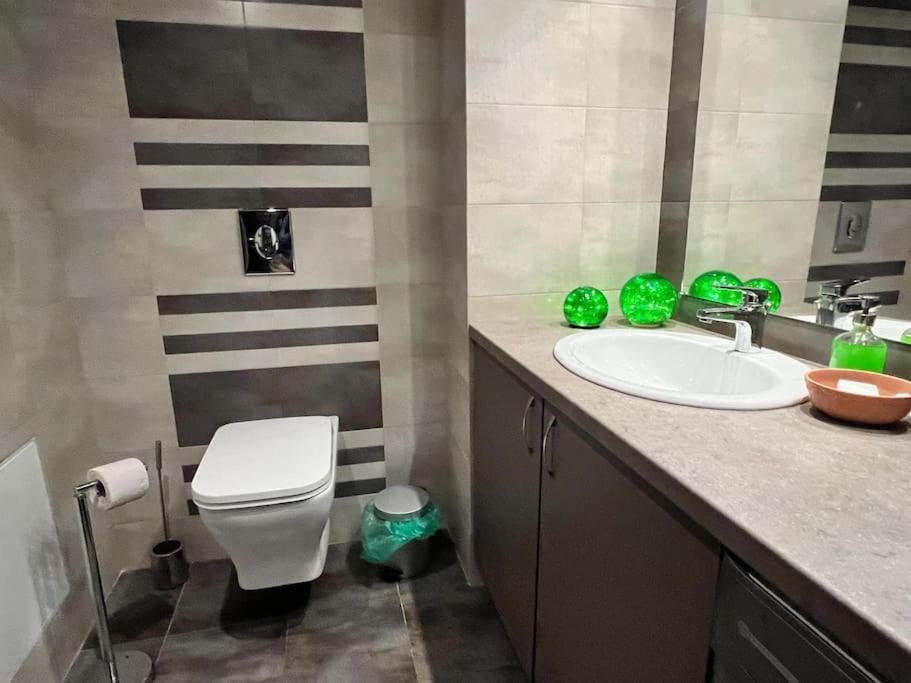 Kazanlak Large Guest House Apartment Near The Center With Full Kitchen & Dining Room, King Beds, Garden Patio, Free Parking & Self Check-In Extérieur photo