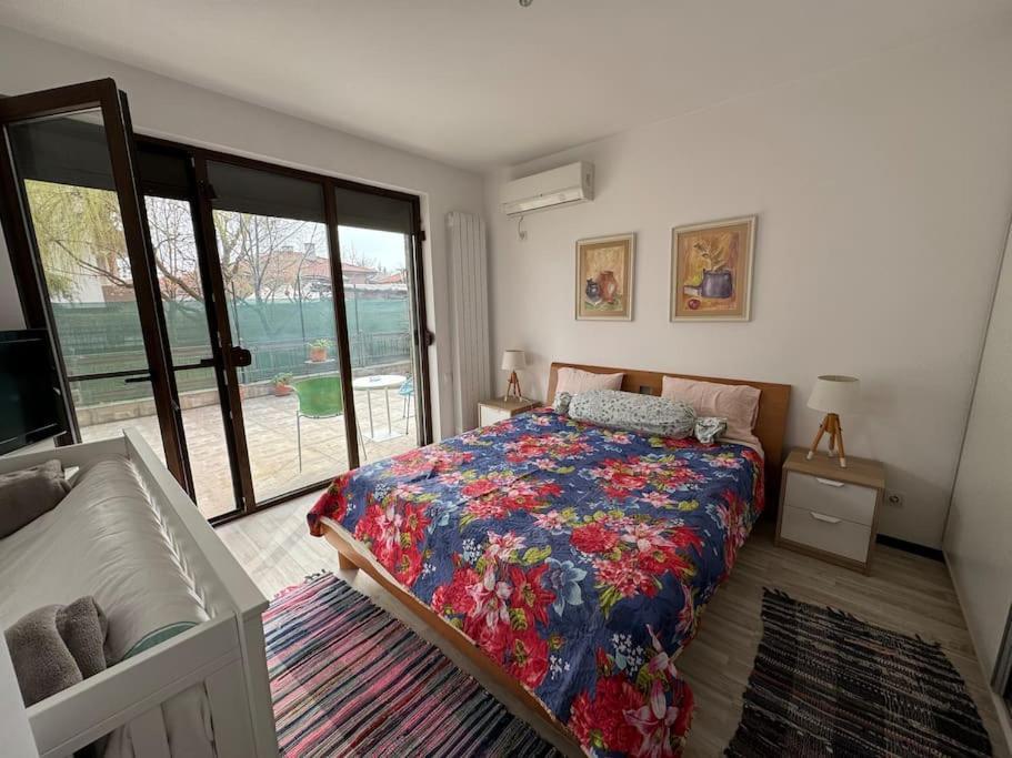 Kazanlak Large Guest House Apartment Near The Center With Full Kitchen & Dining Room, King Beds, Garden Patio, Free Parking & Self Check-In Extérieur photo
