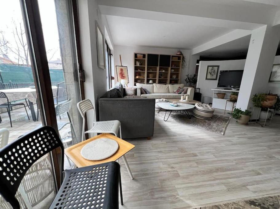 Kazanlak Large Guest House Apartment Near The Center With Full Kitchen & Dining Room, King Beds, Garden Patio, Free Parking & Self Check-In Extérieur photo
